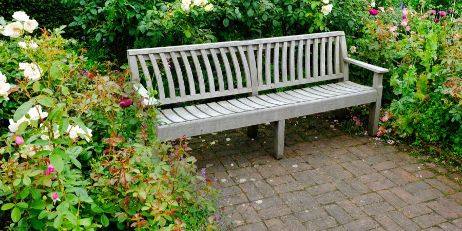 In welchen Gärten werden mehrjährige Blütenpflanzen verwendet? Gemischte Beete und duftende Blumen auf dem Balkon