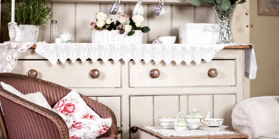 Welche Art von Beleuchtung eignet sich am besten für ein Shabby-Chic-Wohnzimmer?